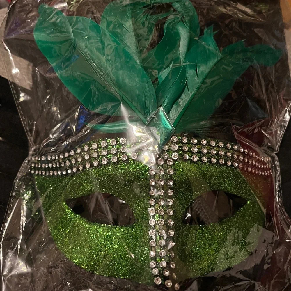 Green Feathered Masquerade Mask